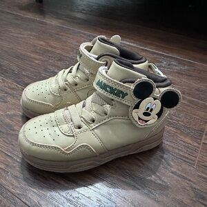 Disney Mickey Mouse Toddler Sz 9 Sneakers: NEW